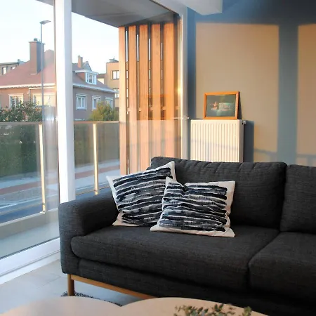 Modern, Gezellig Met Ruim Terras En Garage In *