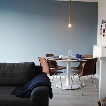 아파트 Modern, Gezellig Met Ruim Terras En Garage In *